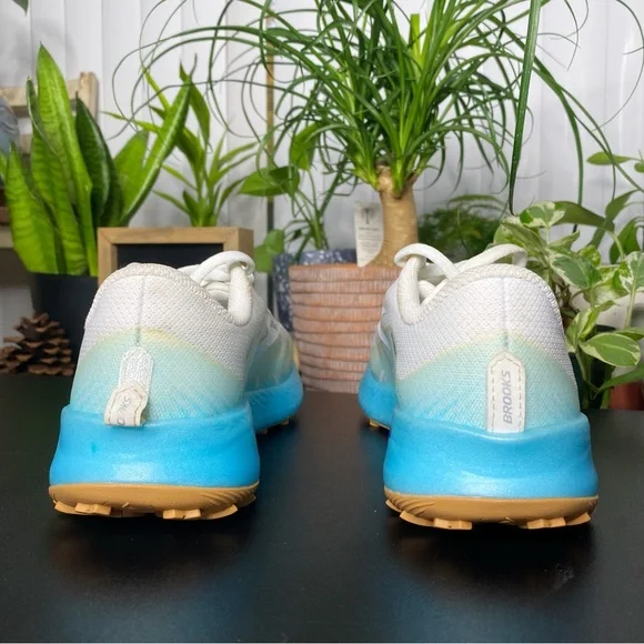Brooks Catamount White / Iced Aqua / Blue - Picture 3 of 8